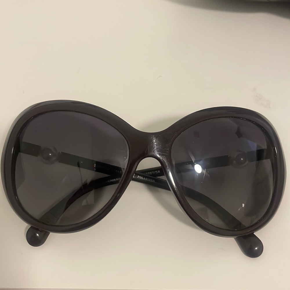 Chanel Vintage Pearl glasses. Burgundy frame with black lens